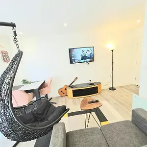 Lovely Centre - Netflix, Wifi, Digital Tv Apartment